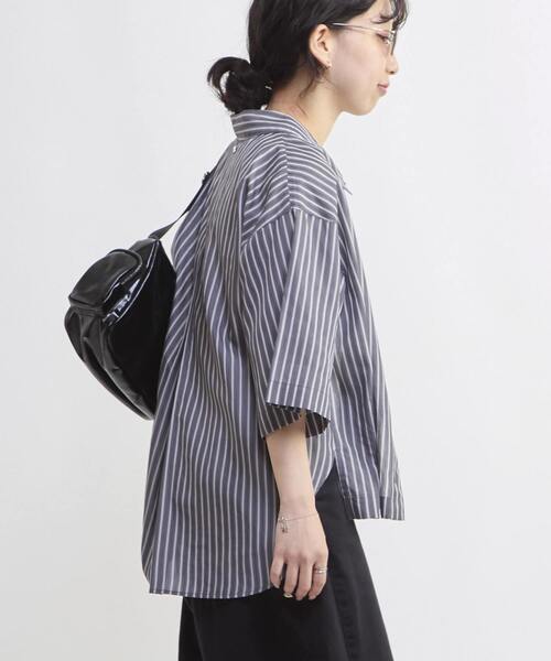 CONVERSE TOKYO(コンバーストウキョウ)の「SHEER STRIPE OVER SHIRT(シャツ/ブラウス・レディース・チャコールグレー/ブルー/ホワイト・FREE)」の17枚目の写真