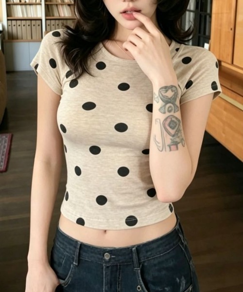 Vipoa（ヴィポア）の「Oatmeal polka dot slim tee（Tシャツ/カットソー・レディース・オートミール・FREE）」の4枚目の写真