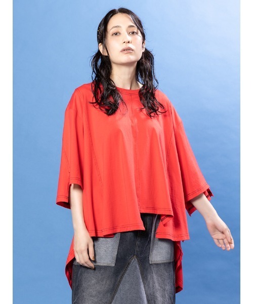 OSMOSIS(オズモーシス)の「配色ステッチバックロングフレアーTシャツ(Tシャツ/カットソー・レディース・ホワイト/ブラック/レッド・ONE SIZE)」の1枚目の写真