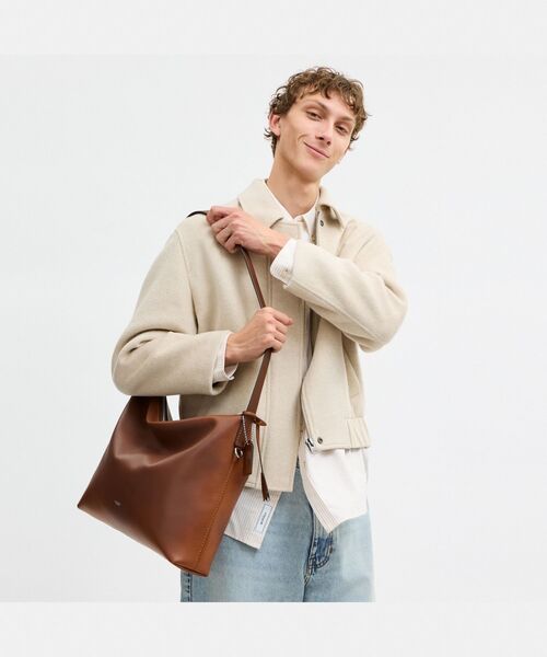 COACH(コーチ)の「モットメッセンジャーバッグ38・ラブドレザー(メッセンジャーバッグ・メンズ・ブラウン系その他・ONE)」の2枚目の写真