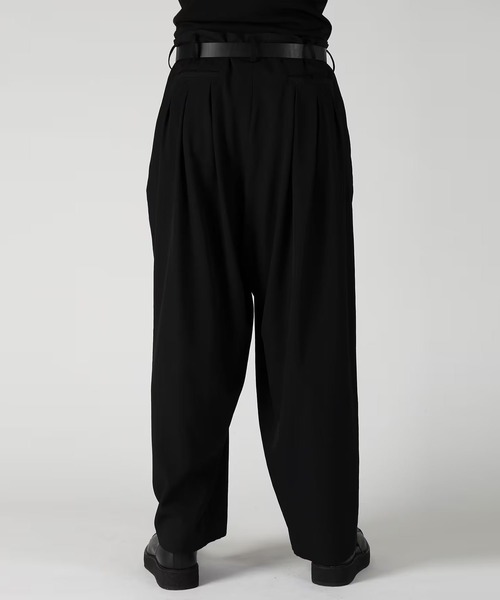 Yohji Yamamoto(ヨウジヤマモト)の「【Yohji Yamamoto】HW-P07-100 12本タックPT(その他パンツ・メンズ・ブラック・2/3)」の2枚目の写真