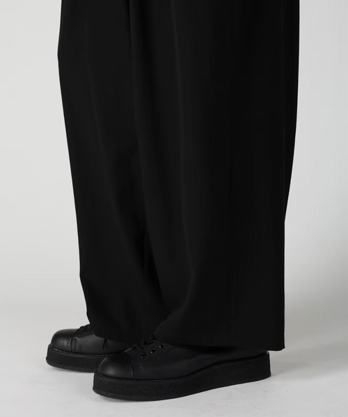 Yohji Yamamoto(ヨウジヤマモト)の「【Yohji Yamamoto】HW-P07-100 12本タックPT(その他パンツ・メンズ・ブラック・2/3)」の4枚目の写真