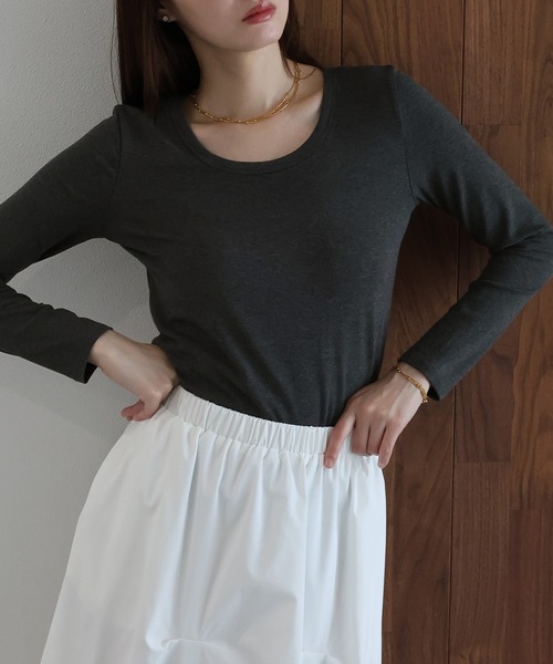 J by blue(ジェイバイブルー)の「ベーシッククルーネックカットソー(Tシャツ/カットソー・レディース・チャコールグレー/ホワイト/ブラック/ボルドー・MEDIUM)」の7枚目の写真