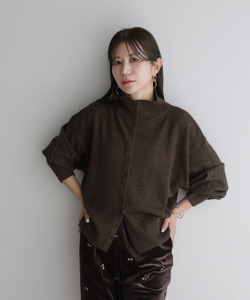 Riberry(リベリー)の「ボタンデザイン2WAYネックカーディガン(カーディガン/ボレロ・レディース・ブラウン/グレー/ベージュ/ブラック・FREE)」の6枚目の写真