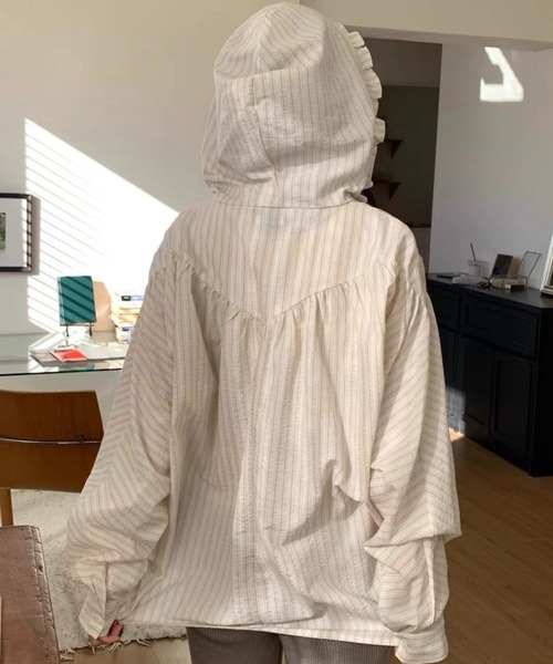 SHOUYO（ショウヨウ）の「ギャザーデザインフード付きシャツ（シャツ/ブラウス・レディース・オフホワイト/ブルー・M）」の6枚目の写真