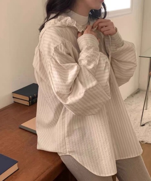 SHOUYO（ショウヨウ）の「ギャザーデザインフード付きシャツ（シャツ/ブラウス・レディース・オフホワイト/ブルー・M）」の7枚目の写真