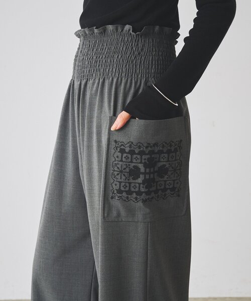 BEARDSLEY(ビアズリー)の「クロスステッチシャーリングパンツ《15 quinze》(その他パンツ・レディース・ブラック/チャコールグレー・FREE)」の1枚目の写真