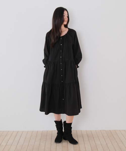 MOUI(モウイ)の「Sage pintuck ops (BLACK)(ワンピース・レディース・ブラック・FREE)」の2枚目の写真