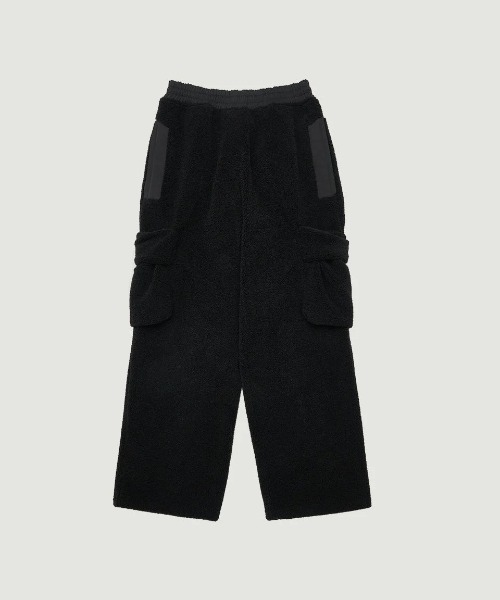 GRVRGROVE(グローブ)の「VIOLA CARGO FLEECE PANTS(その他パンツ・レディース・クリーム/ブラック・SMALL/MEDIUM)」の3枚目の写真
