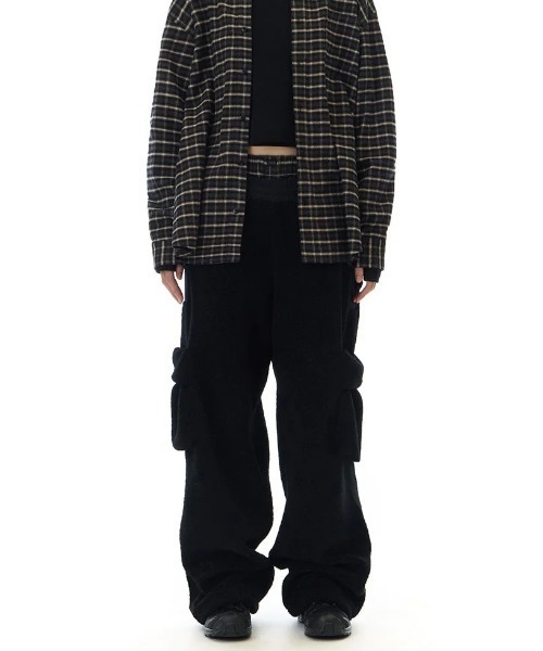 GRVRGROVE(グローブ)の「VIOLA CARGO FLEECE PANTS(その他パンツ・レディース・クリーム/ブラック・SMALL/MEDIUM)」の4枚目の写真