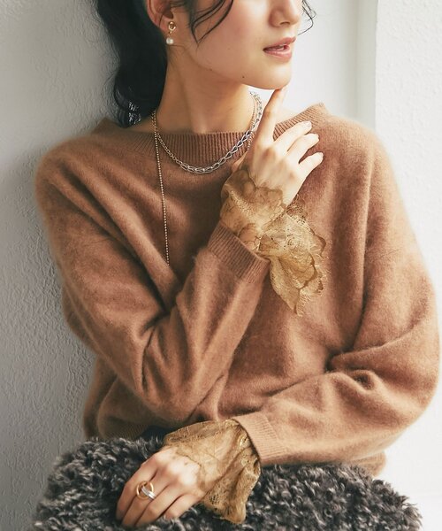 La boutique BonBon(ラブティックボンボン)の「ウールFUR加工袖口レースニット(ニット/セーター・レディース・オフホワイト/ブラウン/ピンク・FREE)」の2枚目の写真