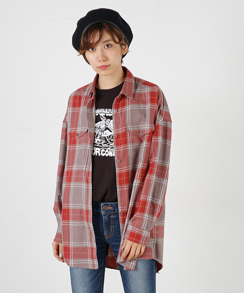 MOUSSY（マウジー）の「OVERSIZE CHECK SHIRT（シャツ/ブラウス・レディース・ブラック系その他/レッド系その他/ブルー系その他・FREE）」の3枚目の写真