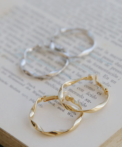 colleca la（コレカラ）の「ねじりフープイヤリング（イヤリング・レディース・シルバー/ゴールド・ﾌﾘ-）」の8枚目の写真