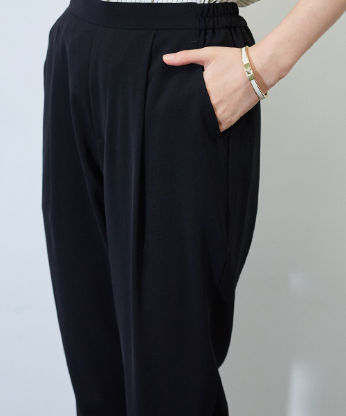 STUDIOUS（ステュディオス）の「ドライタッチアンクルテーパードパンツ（その他パンツ・レディース・ブラック/グレー・0/1）」の17枚目の写真