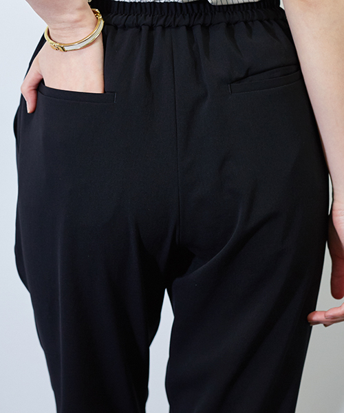 STUDIOUS（ステュディオス）の「ドライタッチアンクルテーパードパンツ（その他パンツ・レディース・ブラック/グレー・0/1）」の11枚目の写真