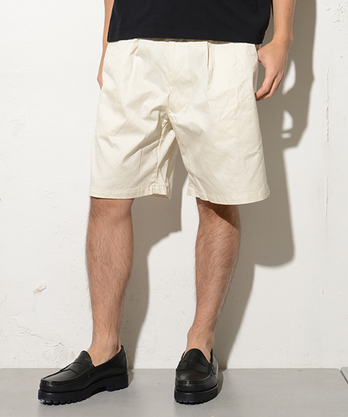 CIAOPANIC（チャオパニック）の「60/2ギャバジンミリタリー2タックワイドショーツ（チノパンツ・メンズ・オフホワイト/ベージュ/ネイビー・LARGE/SMALL/MEDIUM）」の2枚目の写真