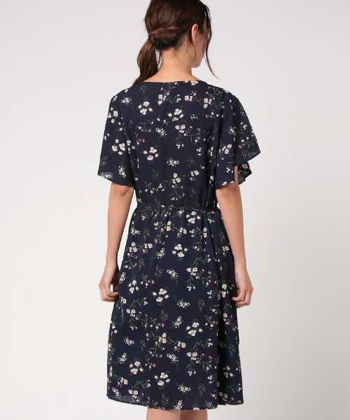 LBC（エルビーシー）の「プリント前開きワンピース                     （ワンピース・レディース・マスタード/ネイビー/ベージュ・LARGE/MEDIUM）」の8枚目の写真