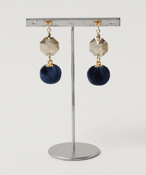 TONE SELECT GOODS(トーンセレクトグッズ)の「【rurururu】スワロフスキーとベルベットボールのピアス(ピアス(両耳用)・レディース・レッド/ゴールド/ブルー・FREE)」の4枚目の写真