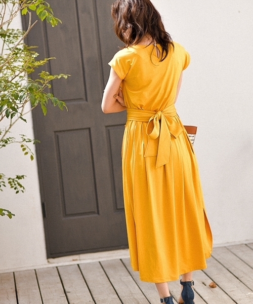 Andemiu(アンデミュウ)の「【WEB限定】カットタックベルトツキワンピース793742(ワンピース・レディース・ブラック/オレンジ/イエロー/グリーン/パープル/ブラウン/カーキ・FREE)」の19枚目の写真