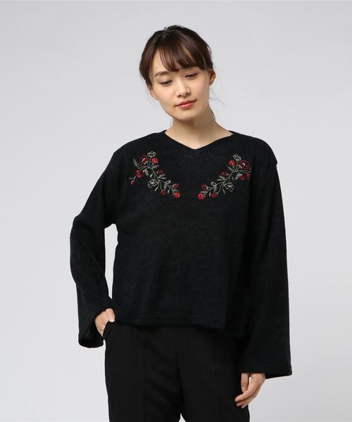 STYLEBLOCK（スタイルブロック）の「花柄刺繍フレアスリーブプルオーバー（Tシャツ/カットソー・レディース・ブラック/オレンジ/アイボリー/マスタード・M）」の3枚目の写真