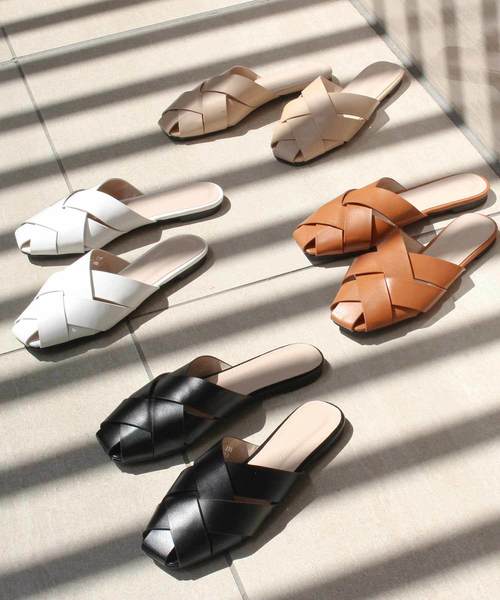 MODE ROBE(モードローブ)の「クロスフラットサンダル(サンダル・レディース・アイボリー/ブラック/ブラウン/ベージュ・22.5/23/23.5/24/24.5/25)」の13枚目の写真