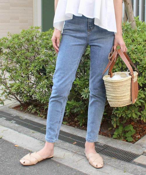 MODE ROBE(モードローブ)の「クロスフラットサンダル(サンダル・レディース・アイボリー/ブラック/ブラウン/ベージュ・22.5/23/23.5/24/24.5/25)」の8枚目の写真