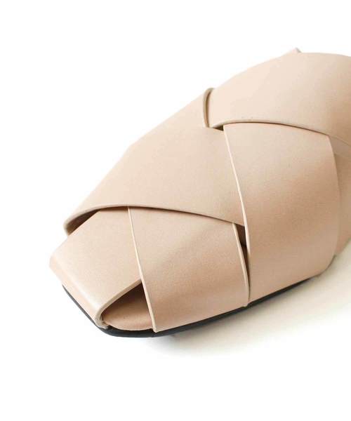 MODE ROBE(モードローブ)の「クロスフラットサンダル(サンダル・レディース・アイボリー/ブラック/ブラウン/ベージュ・22.5/23/23.5/24/24.5/25)」の6枚目の写真