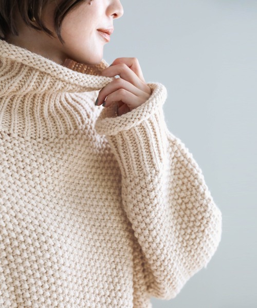 select MOCA（セレクトモカ）の「ローゲージハイネックタートルニット（ニット/セーター・レディース・ベージュ/アイボリー・FREE）」の7枚目の写真
