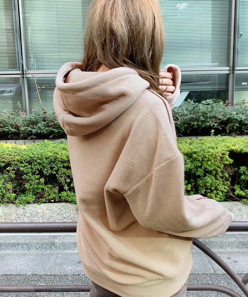 apres jour（アプレジュール）の「フリースロゴパーカー【ZOZOTOWN限定アイテム】（カーディガン/ボレロ・レディース・ブラック/ベージュ/ダークブラウン・フリー）」の6枚目の写真