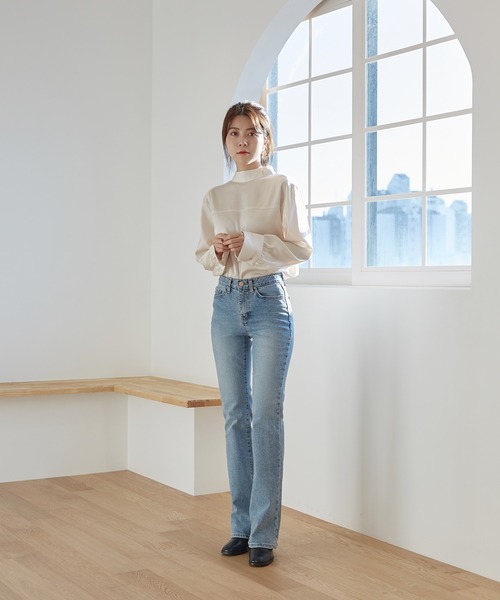 by muni:r（バイ ムニール）の「バンドカラー パフ袖 サテンブラウス（シャツ/ブラウス・レディース・ブラック/アイボリー・FREE）」の10枚目の写真