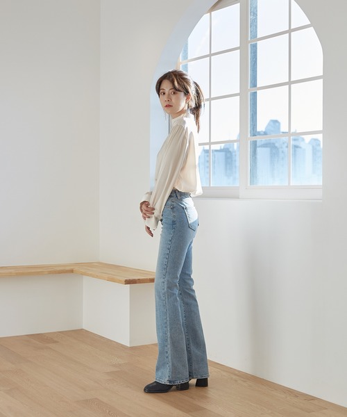 by muni:r（バイ ムニール）の「バンドカラー パフ袖 サテンブラウス（シャツ/ブラウス・レディース・ブラック/アイボリー・FREE）」の11枚目の写真