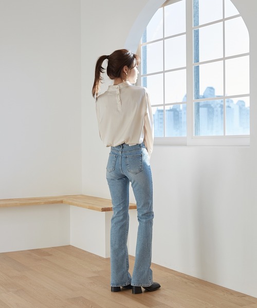 by muni:r（バイ ムニール）の「バンドカラー パフ袖 サテンブラウス（シャツ/ブラウス・レディース・ブラック/アイボリー・FREE）」の12枚目の写真