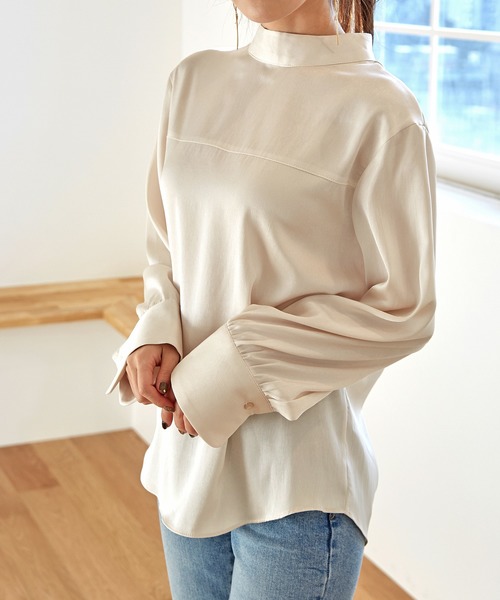 by muni:r（バイ ムニール）の「バンドカラー パフ袖 サテンブラウス（シャツ/ブラウス・レディース・ブラック/アイボリー・FREE）」の14枚目の写真