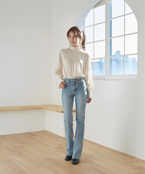 by muni:r（バイ ムニール）の「バンドカラー パフ袖 サテンブラウス（シャツ/ブラウス・レディース・ブラック/アイボリー・FREE）」の16枚目の写真