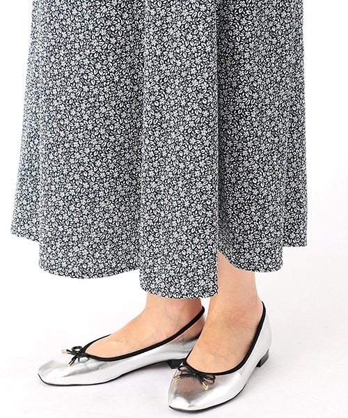 COMME CA ISM（コムサイズム）の「小花柄 ロング フレアスカート（スカート・レディース・ネイビー/カーキ・SMALL/MEDIUM/LARGE）」の8枚目の写真