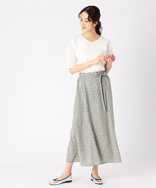 COMME CA ISM（コムサイズム）の「小花柄 ロング フレアスカート（スカート・レディース・ネイビー/カーキ・SMALL/MEDIUM/LARGE）」の4枚目の写真