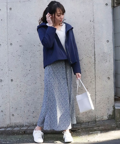 COMME CA ISM（コムサイズム）の「小花柄 ロング フレアスカート（スカート・レディース・ネイビー/カーキ・SMALL/MEDIUM/LARGE）」の12枚目の写真