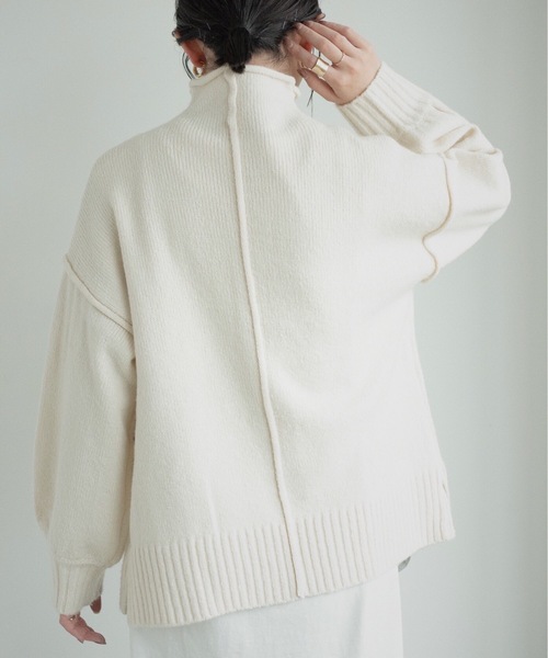 Aunt Marie's(アントマリーズ)の「パイピングボリュームスリーブタートルニット / AUNTMARIE'S(ニット/セーター・レディース・ブラック/ナチュラル/ベージュ/ブラウン/ライトブルー/ライトグリーン・FREE)」の4枚目の写真