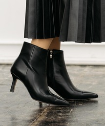 ポインテッドトゥショートブーツ