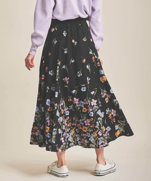 The Virgnia（ザ ヴァージニア）の「ボタニカルフラワー柄スカート
