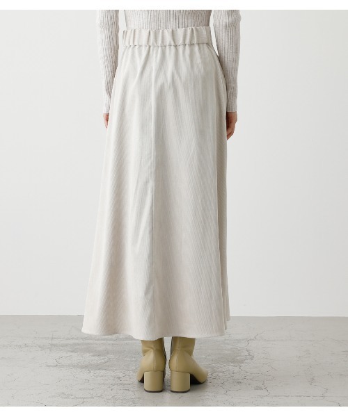 AZUL by moussy(アズールバイマウジー)の「CORDUROY FLARE LONG SKIRT/コーデュロイフレアロングスカート(スカート・レディース・ライトカーキ/アイボリー・SMALL/MEDIUM)」の8枚目の写真