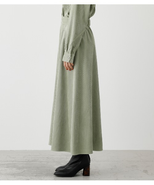 AZUL by moussy(アズールバイマウジー)の「CORDUROY FLARE LONG SKIRT/コーデュロイフレアロングスカート(スカート・レディース・ライトカーキ/アイボリー・SMALL/MEDIUM)」の16枚目の写真