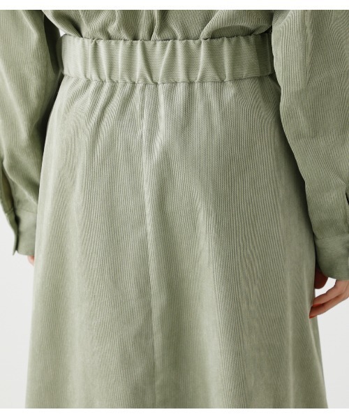 AZUL by moussy(アズールバイマウジー)の「CORDUROY FLARE LONG SKIRT/コーデュロイフレアロングスカート(スカート・レディース・ライトカーキ/アイボリー・SMALL/MEDIUM)」の19枚目の写真