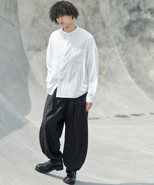 act'm（アクトム）の「シルクライク1ポケット バンドカラー長袖ルーズシャツ（シャツ/ブラウス・メンズ・ホワイト/ブラック/サックスブルー・S/M/L）」の4枚目の写真