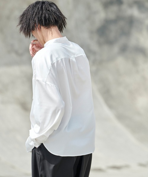 act'm（アクトム）の「シルクライク1ポケット バンドカラー長袖ルーズシャツ（シャツ/ブラウス・メンズ・ホワイト/ブラック/サックスブルー・S/M/L）」の5枚目の写真