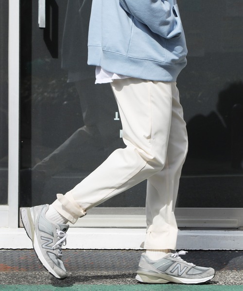 Air Tokyo（エアートウキョー）の「裾 ベルト 2WAY タック ワイドパンツ（その他パンツ・メンズ・ホワイト/ブラック/グレイッシュベージュ・MEDIUM/LARGE）」の4枚目の写真