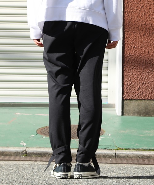 Air Tokyo（エアートウキョー）の「裾 ベルト 2WAY タック ワイドパンツ（その他パンツ・メンズ・ホワイト/ブラック/グレイッシュベージュ・MEDIUM/LARGE）」の12枚目の写真