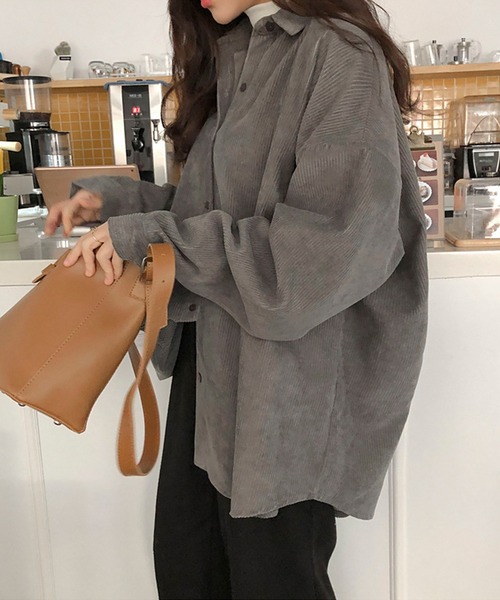 aimoha(アイモハ)の「コーデュロイ シンプルオーバーシャツ(シャツ/ブラウス・レディース・ブルー/ベージュ/グレー・FREE)」の21枚目の写真