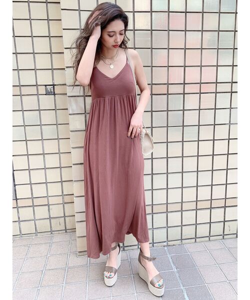 GYDA（ジェイダ）の「BACK OPEN ロングキャミワンピース（ワンピース・レディース・ブラック/ブラウン/グレー・FREE）」の11枚目の写真