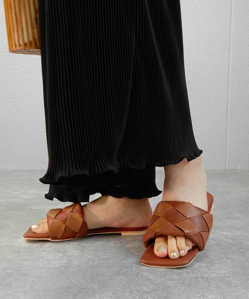 alala(アララ)の「ボリュームメッシュのスクエアフラットサンダル(サンダル・レディース・ブラック/アイボリー/ブラック×ホワイト/ブラウン系/ベージュ系・LL/S/M/L)」の14枚目の写真